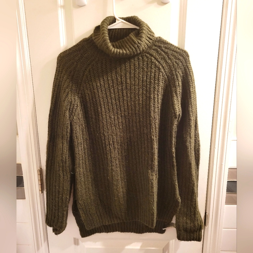 Army green Cable knit turtleneck